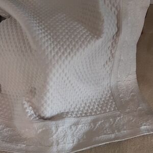 Elegant Textured Quilt Spread